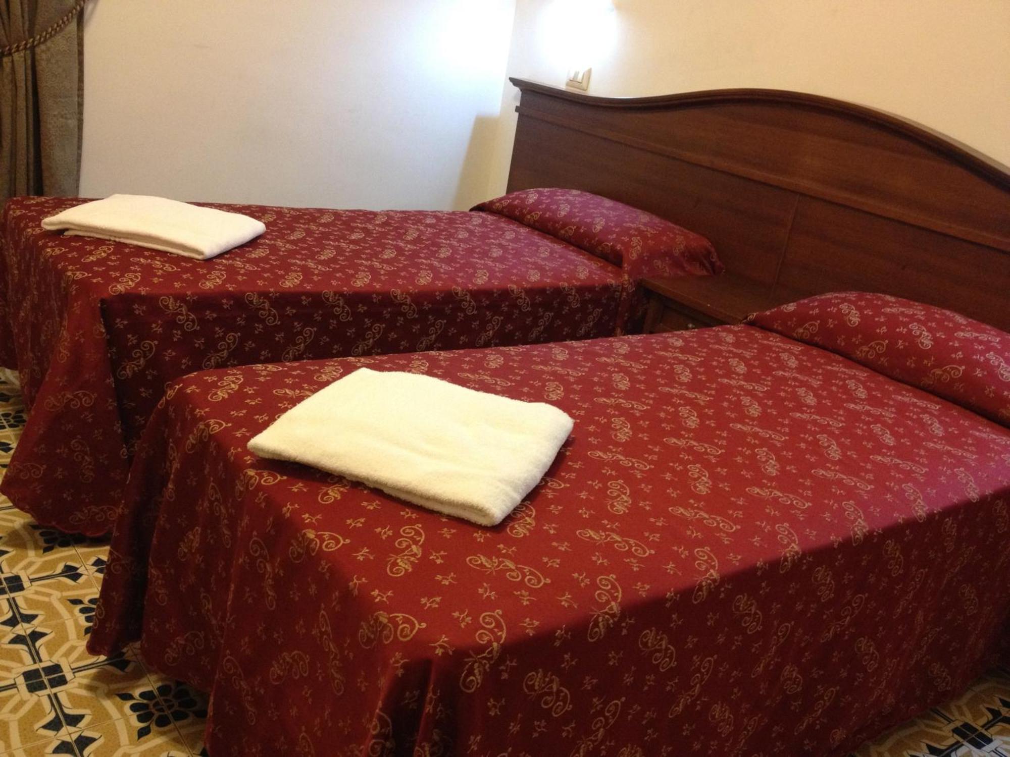 Guesthouse Alex II ローマ 部屋 写真