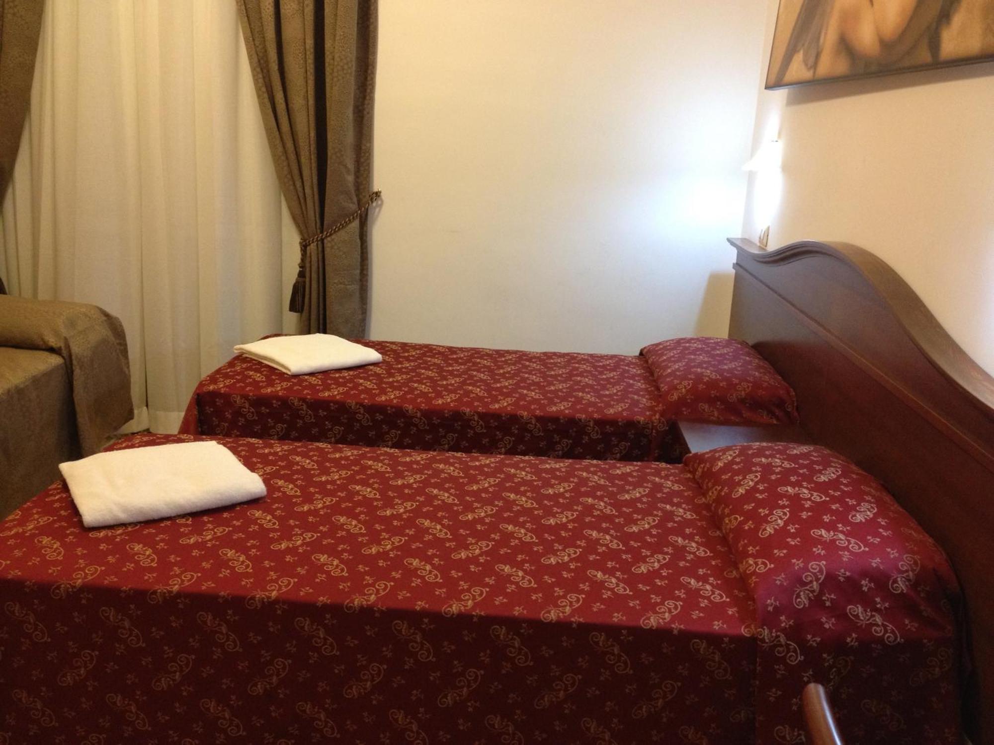 Guesthouse Alex II ローマ 部屋 写真