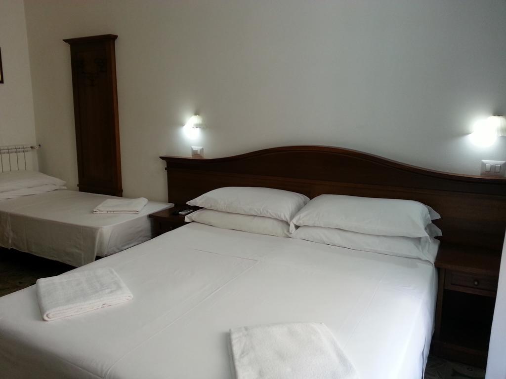Guesthouse Alex II ローマ エクステリア 写真