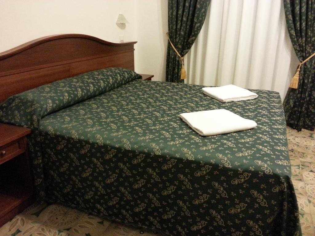 Guesthouse Alex II ローマ 部屋 写真