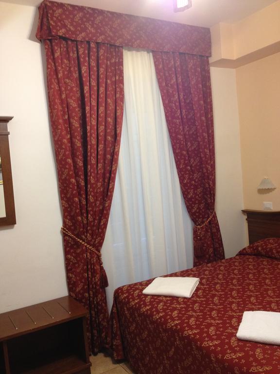 Guesthouse Alex II ローマ 部屋 写真