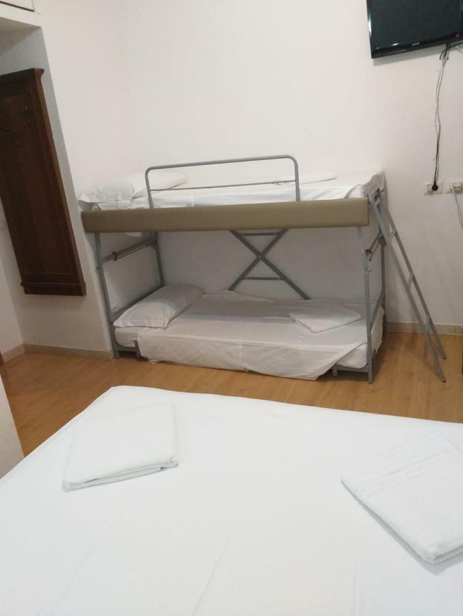 Guesthouse Alex II ローマ エクステリア 写真