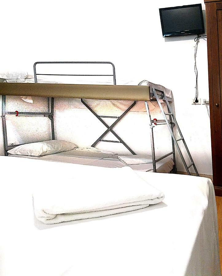 Guesthouse Alex II ローマ エクステリア 写真